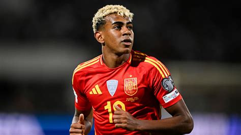 Barcelona wonderkid Lamine Yamal gets ‘lost along the way’ warning from ...