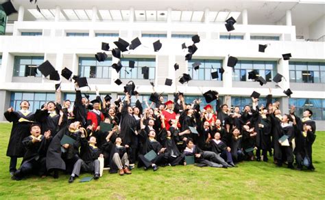 2008年，首届本科毕业获得学士学位-重科校史馆