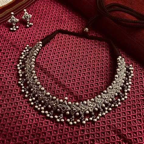 बेलपान टिक | Belpantik with Earrings – PrajaktSaj