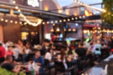 Restaurant Eating 的图像结果