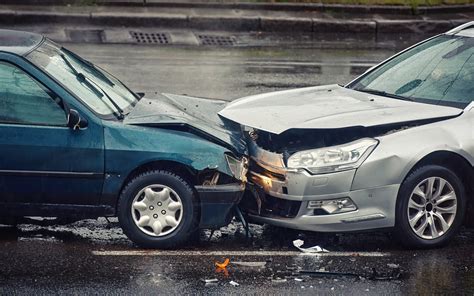 Por qué aumentan los accidentes cuando llueve | The Ward Law Group