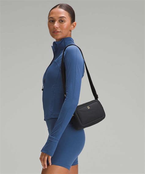 Lululemon Crossbody Camera Bag 2L - Black / Gold (First Release) - lulu ...