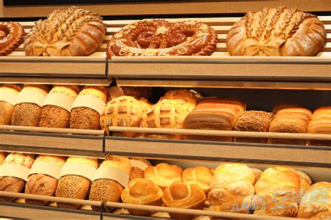 每天面包品种150种以上，这家面包店是这样赚钱的！