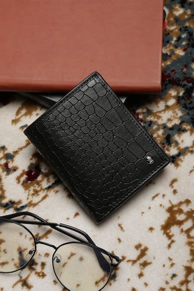 Buy Men Black Textured Genuine Leather Wallet Online - 40019229 | Louis ...