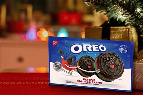 Oreo Introduces Dual-Colored Filling with Its New Holiday Cookies
