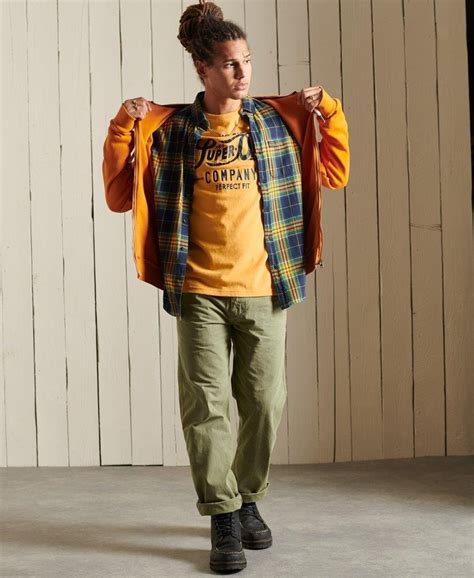 SCRIPT STYLE COL TEE