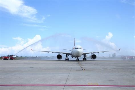 “水门礼”迎接！国产C919及ARJ21飞机首访香港 - 封面新闻