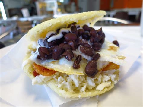 Smokin' Chokin' and Chowing with the King: Eating BIG in South Florida ...