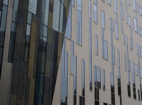 Building Glass Window 的图像结果