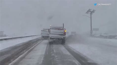 Severe winter storm shuts down Grapevine roads in Southern California