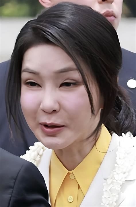 [오마이뉴스] 하와이 도착 김건희 여사 사진 교체 논란 뉴스 통신사가 개인 인스타도 아니고, 지가 보고 이쁘게 나온 사진으로 ...