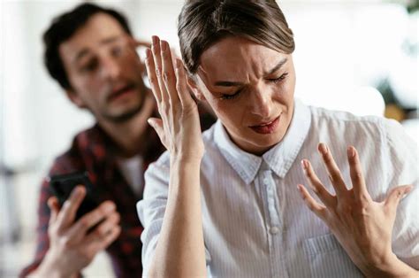 10 Manipulative Sentences: Phrases To Keep An Eye Out For