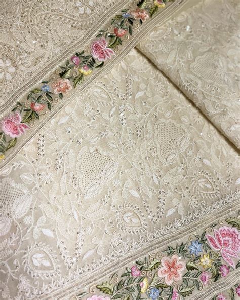 EK TAAR CHIKANKARI SAREE WITH EK TAAR GARA BORDER & PEARL EMBELLISHMEN ...
