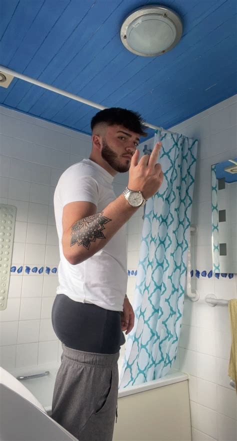 Light Skin Men, Dark Skin Boys, Saggin Pants, Good Quotes For Instagram ...