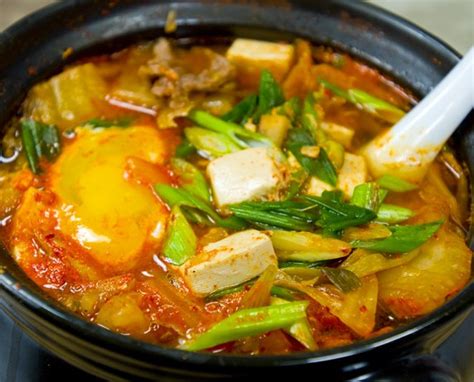 韩国泡菜豆腐汤的做法_韩国泡菜豆腐汤怎么做_韩国泡菜豆腐汤的家常做法_我爱吃更爱做菜【心食谱】