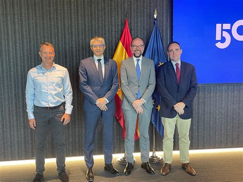 PwC - IE University para impulsar el Master in Applied Economics