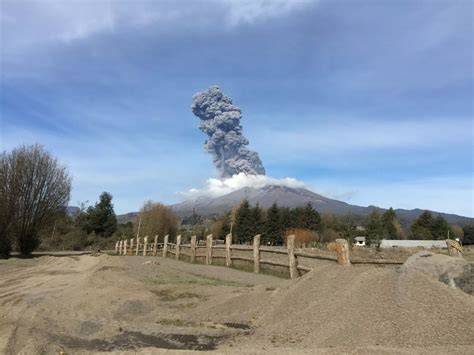 Calbuco Volcano Explosion 的图像结果