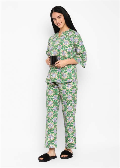 Blue Flower and Green Leaf Print V Neck 3/4th Sleeve Women's Night sui ...