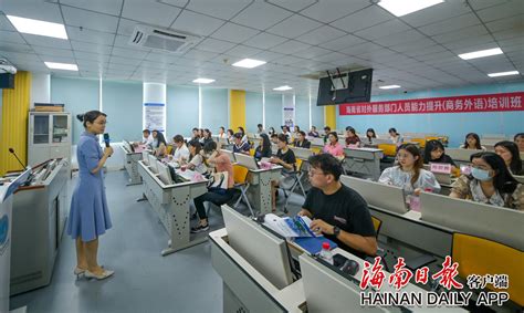 海南首期对外服务部门人员商务外语培训班开班
