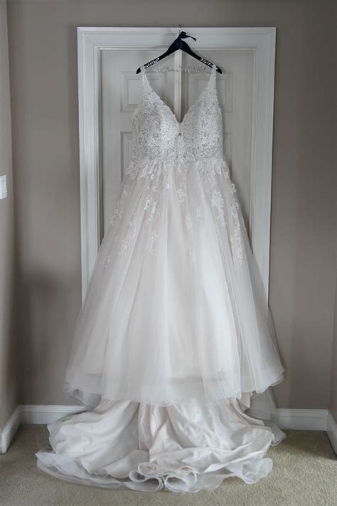 Essense of Australia D2587 Wedding Dress Save 76% - Stillwhite