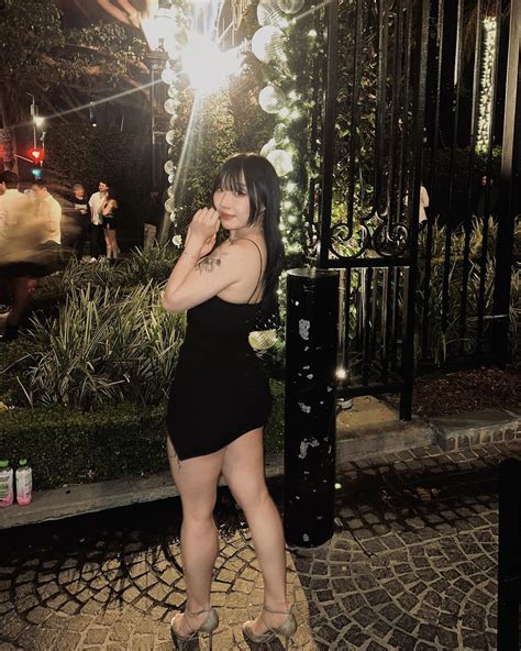 Lisha Wei | smile for me? | Instagram