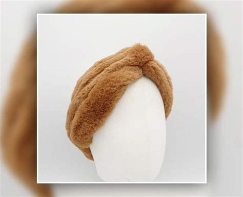 Some Cool Winter Accessories To Add To Your Wardrobe This Season ...