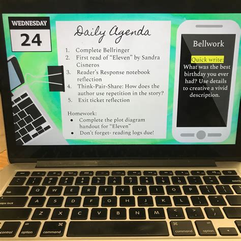 Google Slides Daily Agenda Template - Social Media Template