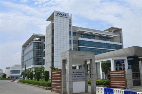 Why HCL Tech, TCS shares fell