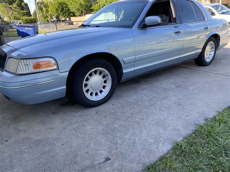 2000 Ford Crown Vic for Sale in Sacramento, CA - OfferUp