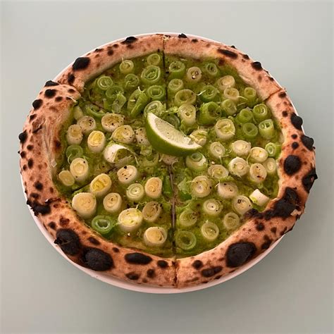 musch,무쉬 | Green onion pizza 많은 손님들이 궁금해하셔서 .. 🥹 대파 퓨레 소스와 토핑, 달콤한 소이 ...