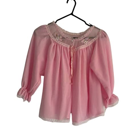 WINTER SALE****Vintage Womens Bed Jacket Size 10 / 8 Pink (s)