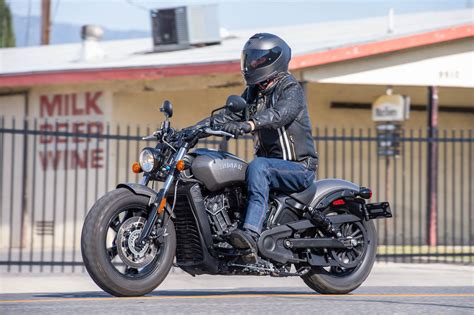 2021 Indian Scout Bobber Sixty Review [Urban Motorcycle Test]