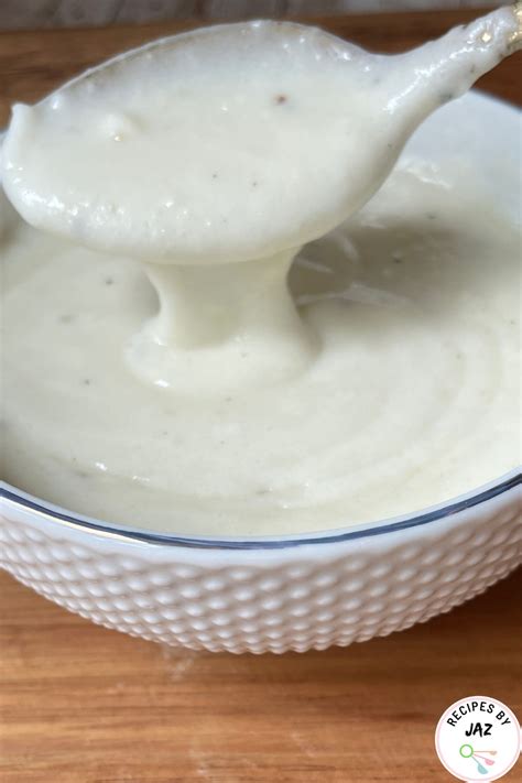 White Pizza Sauce Recipe (Quick & Easy)
