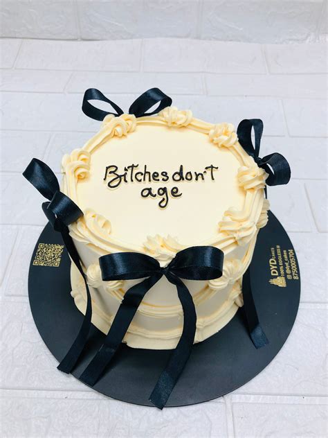 Vintage Off White Theme Cake 2 – Bento Cakes Noida
