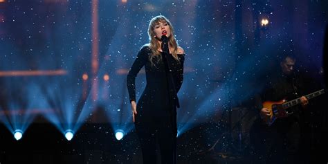 Watch Taylor Swift Perform Extended Version of “All Too Well” on SNL ...