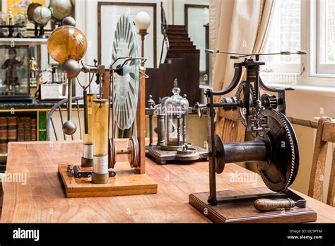 Wimshurst Machine 的图像结果