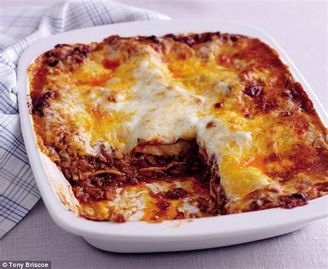 Mary Berry Special: Meat lasagne & Bolognese sauce   Daily  