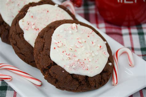 Copycat Crumbl Peppermint Bark Cookies Recipe - Lola Lambchops