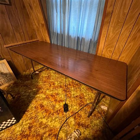 Eight Foot & Six Foot Folding Tables (UO-RG) | EstateSales.org