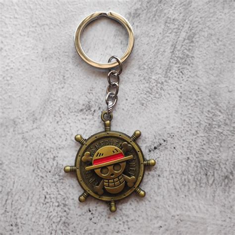 One Piece Metal Rotating Keychain – Styletadka