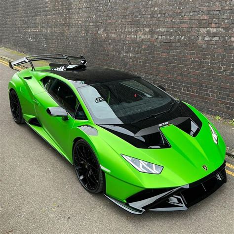 Green Lamborghini | Carros de luxo, Veículo de luxo, Carros desportivos de luxo