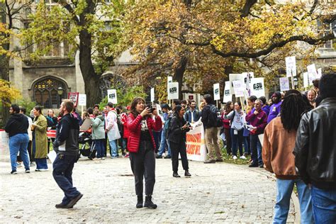 Four Unions Rally on Quad Amid Contract Renegotiations – Chicago Maroon