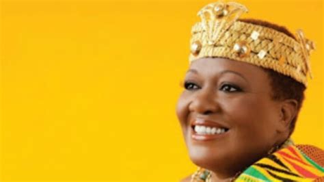 La secretaria que fue coronada “rey” en África - Semana