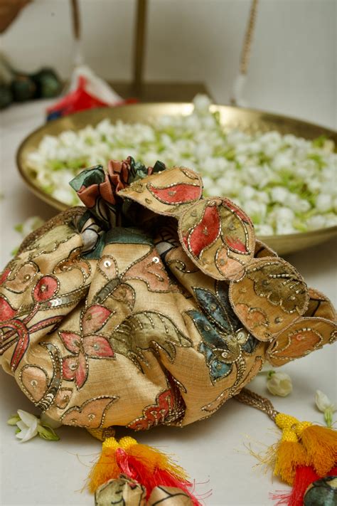 Ozel - Kalamkari Gol Potli Bag Yellow - Elahe