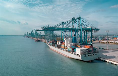 10 Types of Vessels: Ultimate Guide to Cargo Ships [+ FAQs]