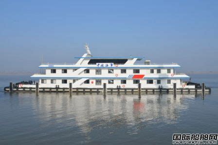 镇江船厂60米趸船首制船顺利出厂 - 在建新船 - 国际船舶网
