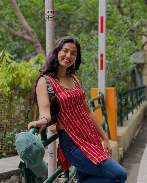 Khushboo Patani Biography: Wiki, Age, Height, Boyfriend, Family, Career ...