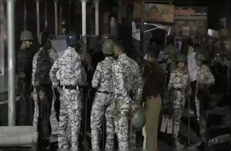 Maharashtra: अहमदनगर में 2 गुटों में हिंसक झड़प, गाड़ियों पर पथराव ...