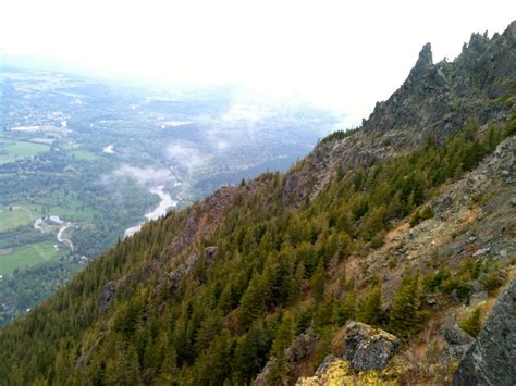 Trail Runner: Mt. Si Trail run/Hike