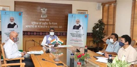 Petroleum Minister Dharmendra Pradhan flags off first supply of used ...